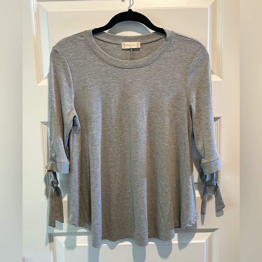 Altar’d State Size Medium Grey Top